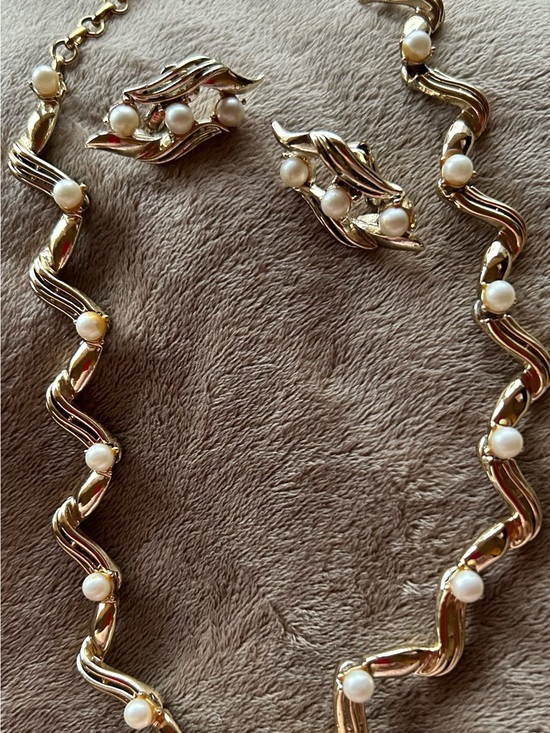 Coro Jewelry - Vintage!! CORO c.   Set.   Exc Like New from 1950s /early 60s. Signed ..,